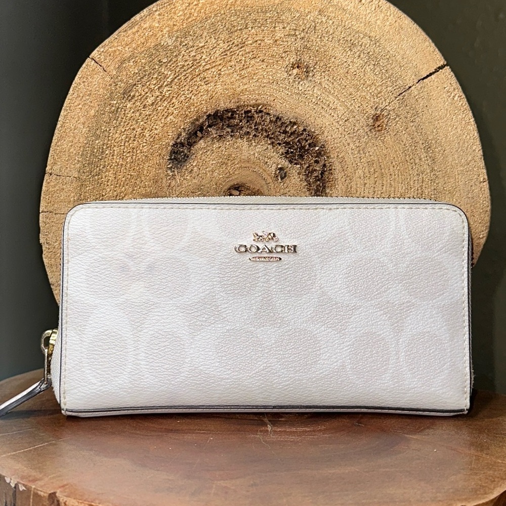 COACH Accordion Zip Wallet In Signature Canvas